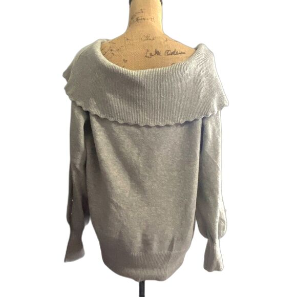 NWT Crown & Ivy Marilyn Off Shoulder Sweater Gray Pearl Accents Size XL - Picture 4 of 6